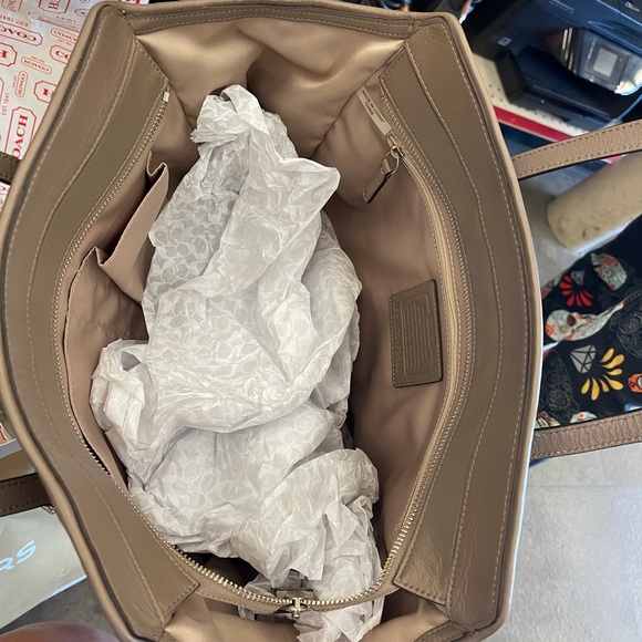 NWT **COACH PURSE, WALLET & WRISTLET** - Picture 2 of 6